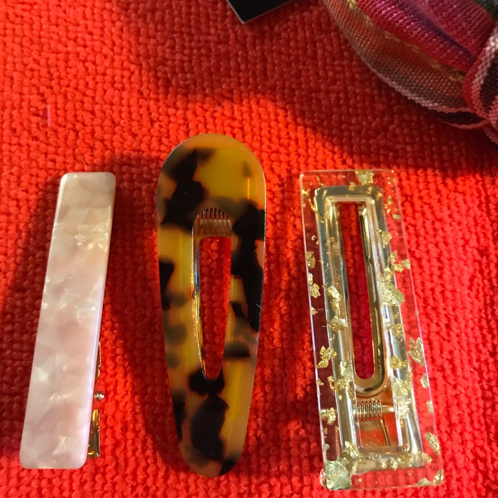 3/$20 Hair Accessory Bundle - Picture 5 of 5